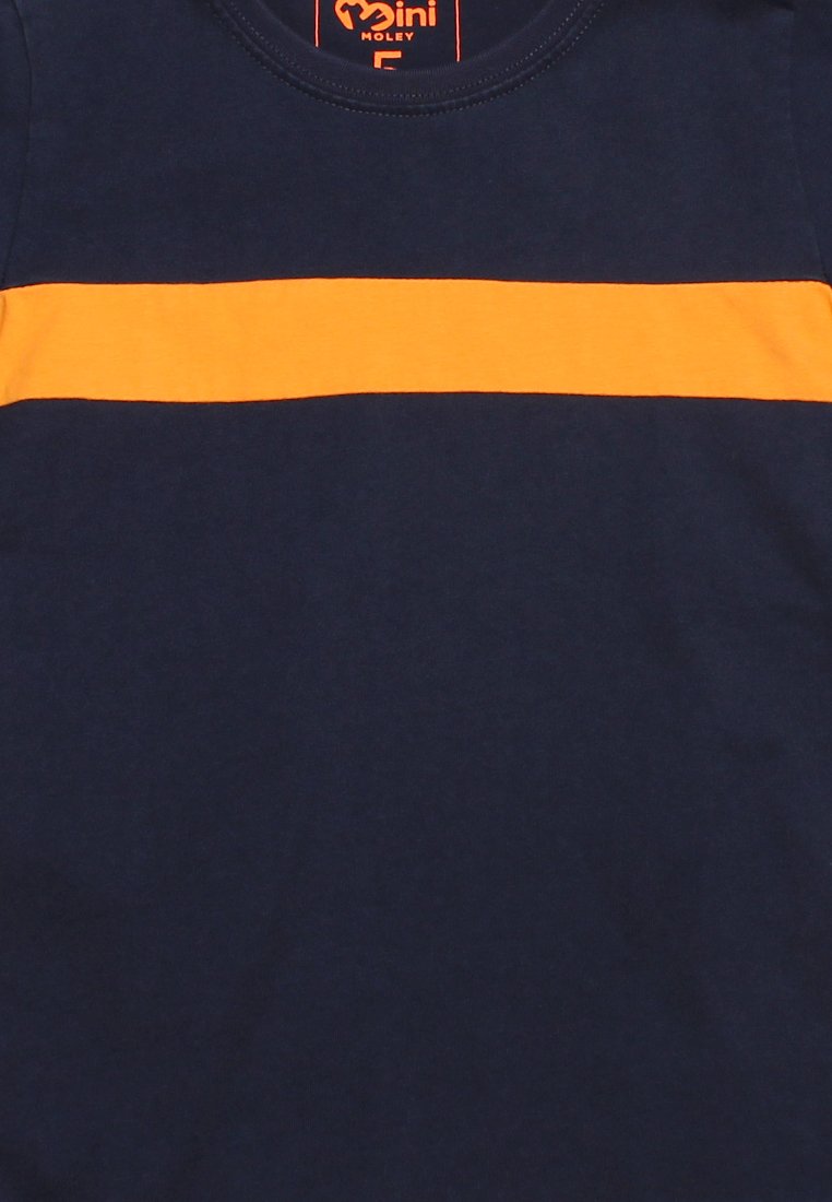 navy and yellow t shirt