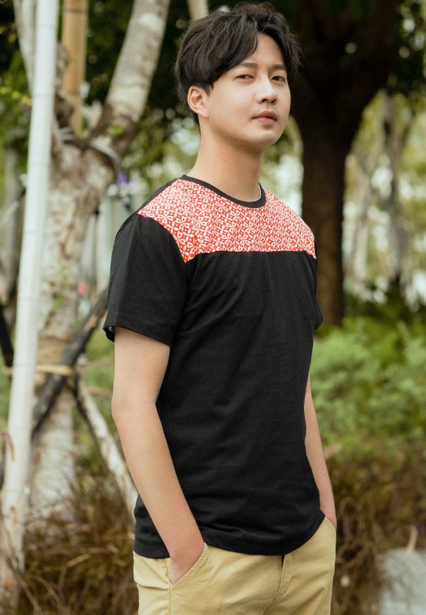 Batik Florets Print Panel T-Shirt BLACK (Men's T-Shirt)